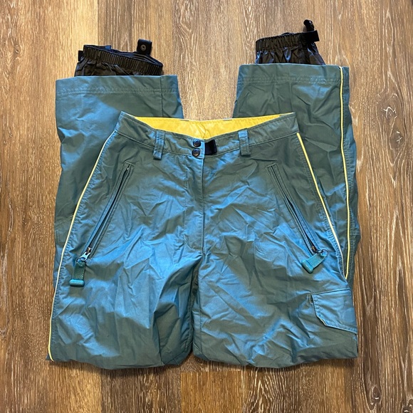 *SOLD* Nike Y2K Vintage ACG Swoosh Ski Pants Cargo
Multipocket (Size Small) EUC - Picture 10 of 11